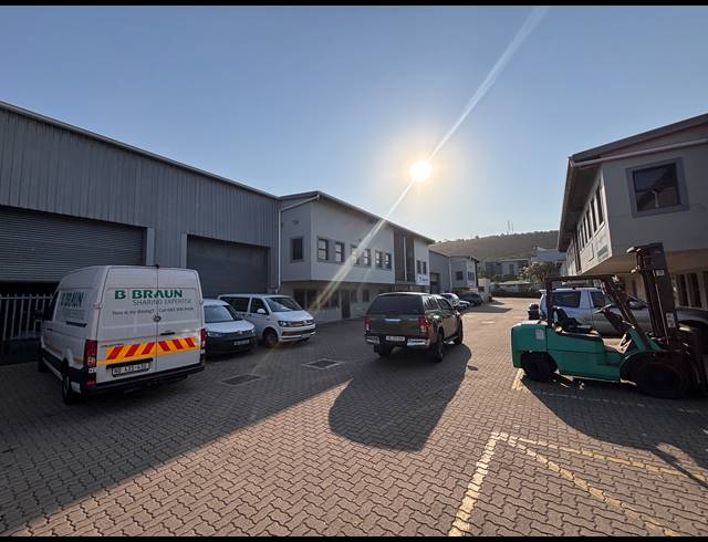 726M² WAREHOUSE TO LET IN RIVERHORSE VALLEY